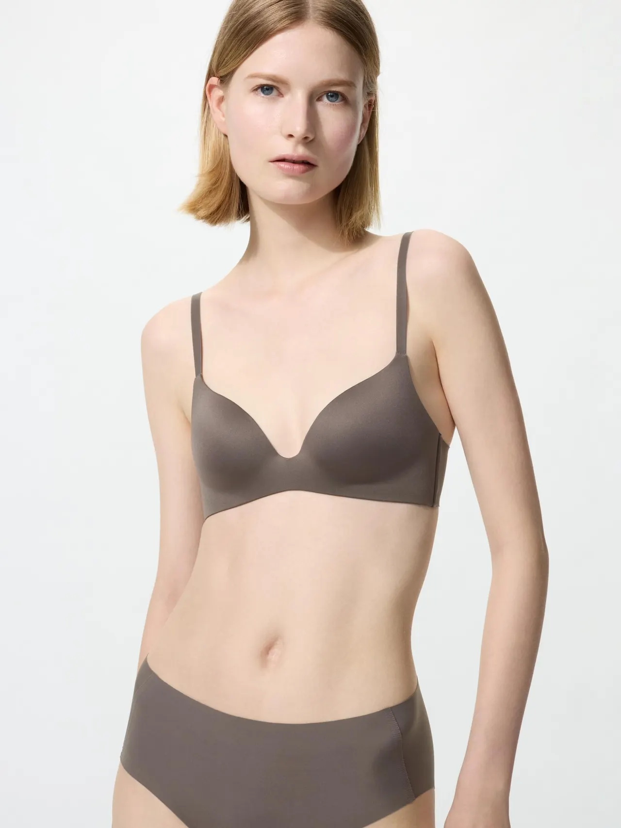 UNIQLO wireless bra 3D hold